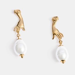 HOST PICK ⭐️ S925 hand pearl earrings
